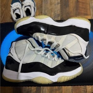 Jordan XI Concord Black and White Sneakers sz 8.5